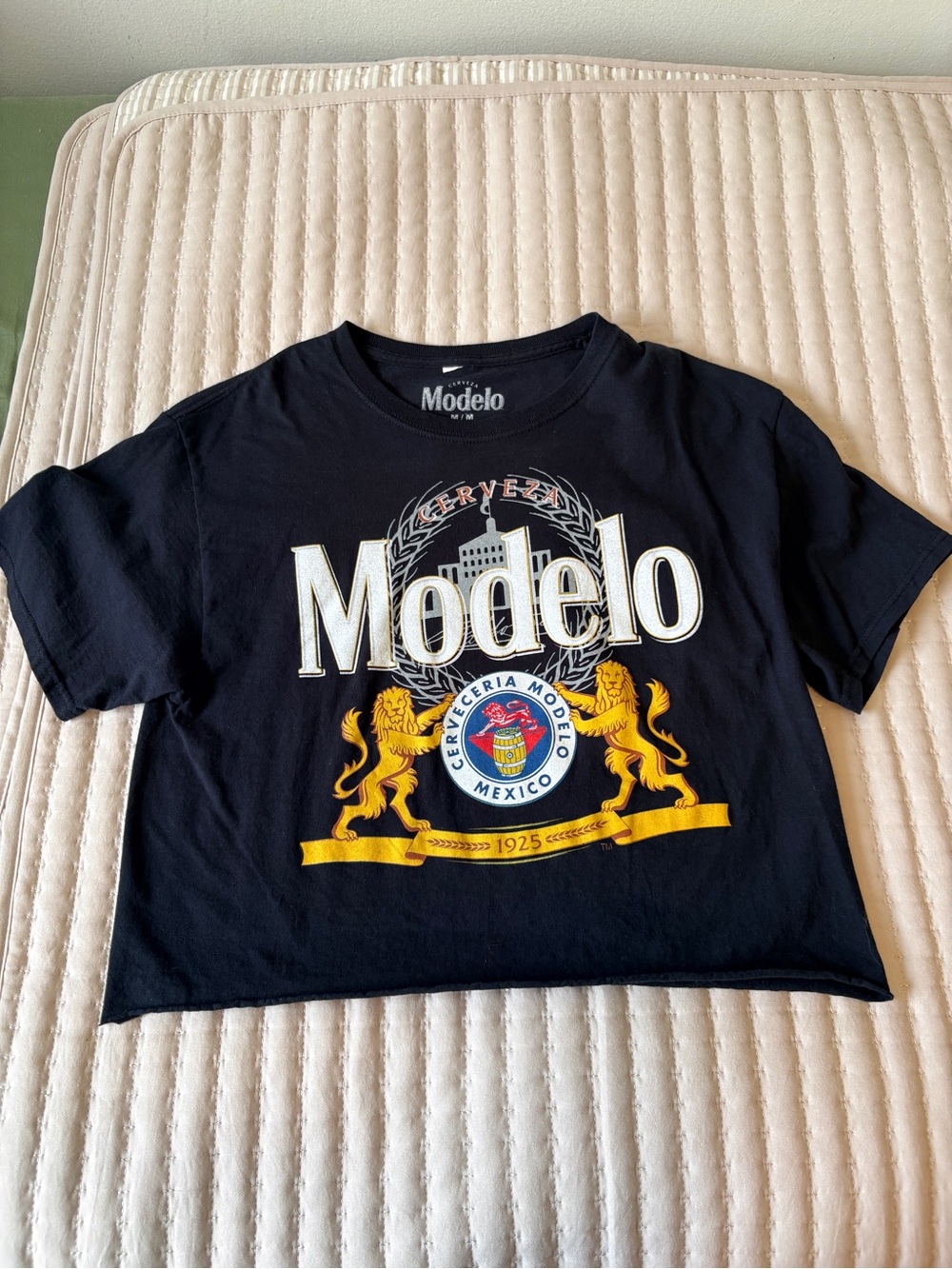 Modelo Cerveza Cropped Graphic Tee Dark Navy/Black Beer Shirt - Juniors M